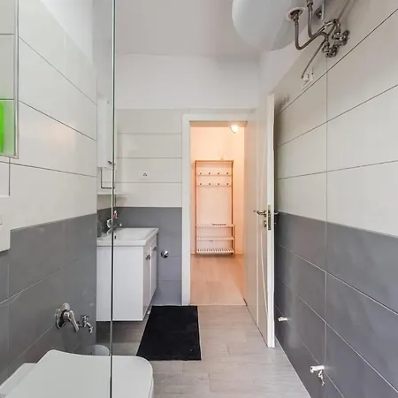 22bs New Bazaar Apartment *